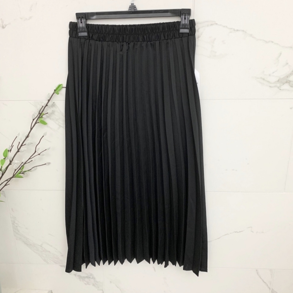 Sadie & Lee pleated midi skirt